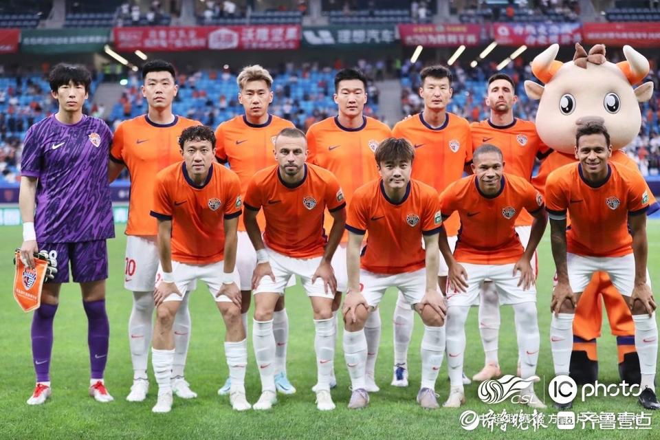 足球圈新闻持续火爆，近期内容令人惊叹的简单介绍