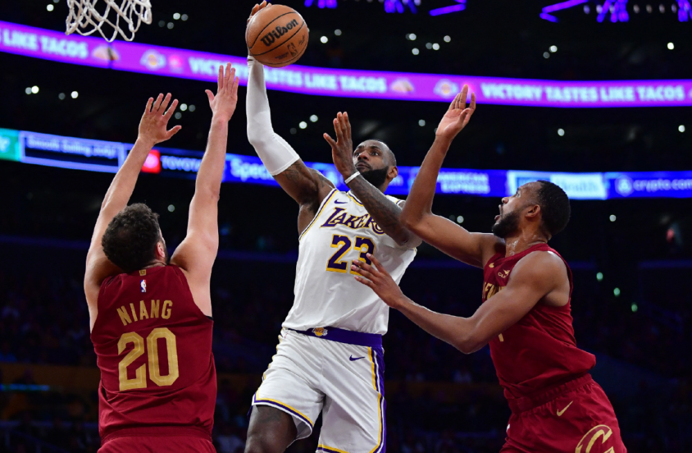 中场休息后球队冲劲十足实现逆袭