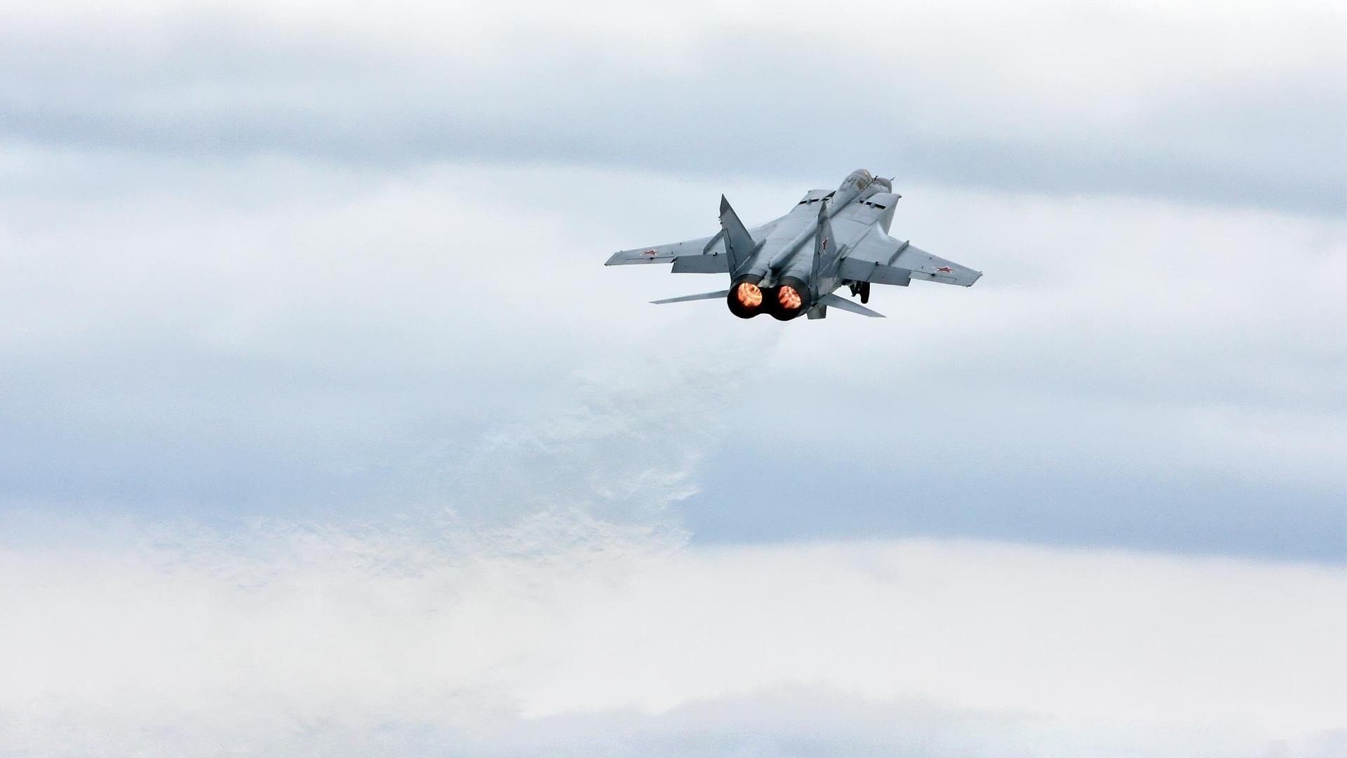 瑞士铁闸冲垮洪都拉斯防线，门迪的舞台定律，越是强光，越是璀璨