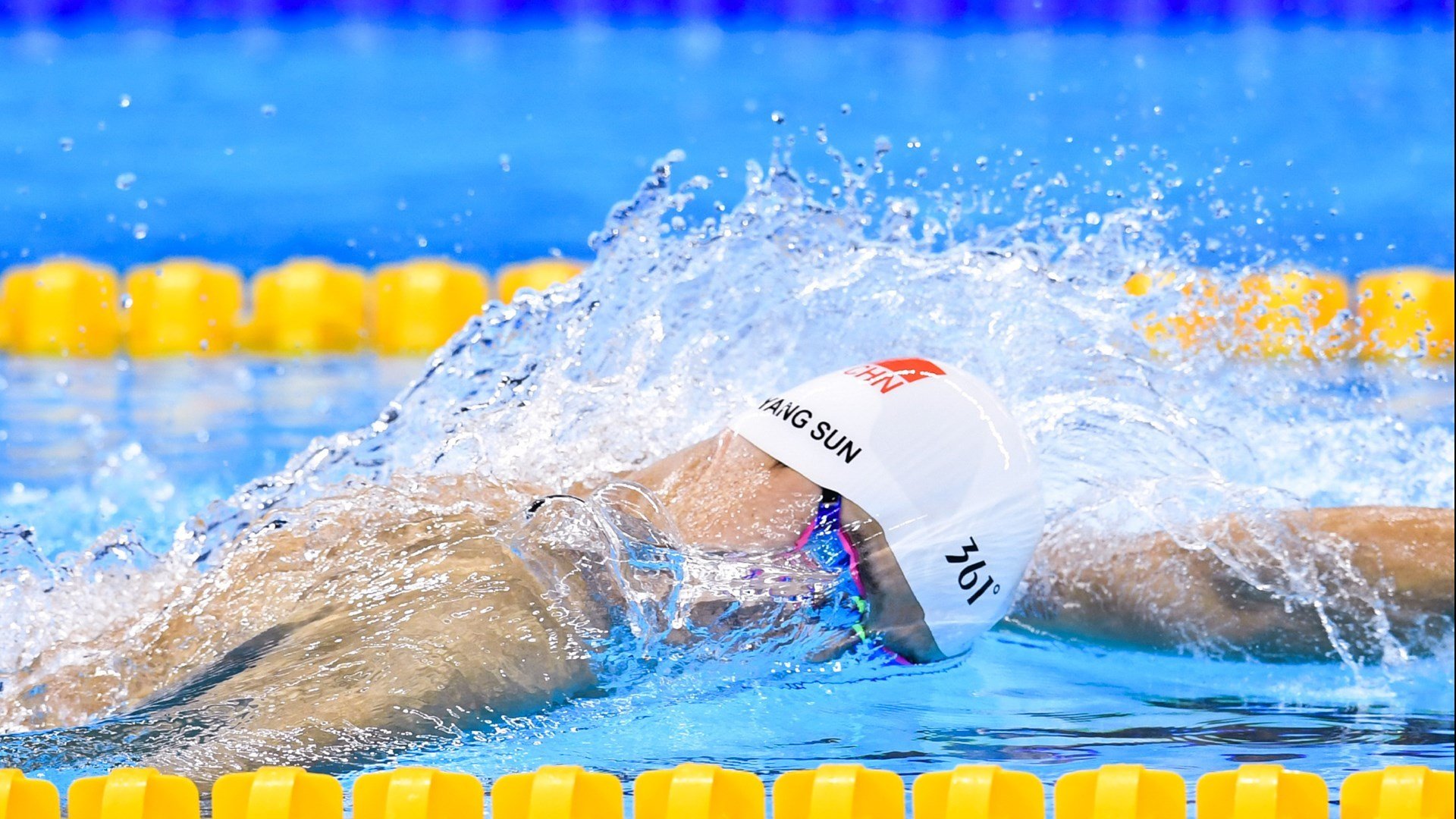 赛道上的孤星,阿拉巴F1新赛季揭幕战之夜展现巨星价值